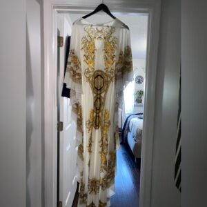 Stunning fitted dress so chic